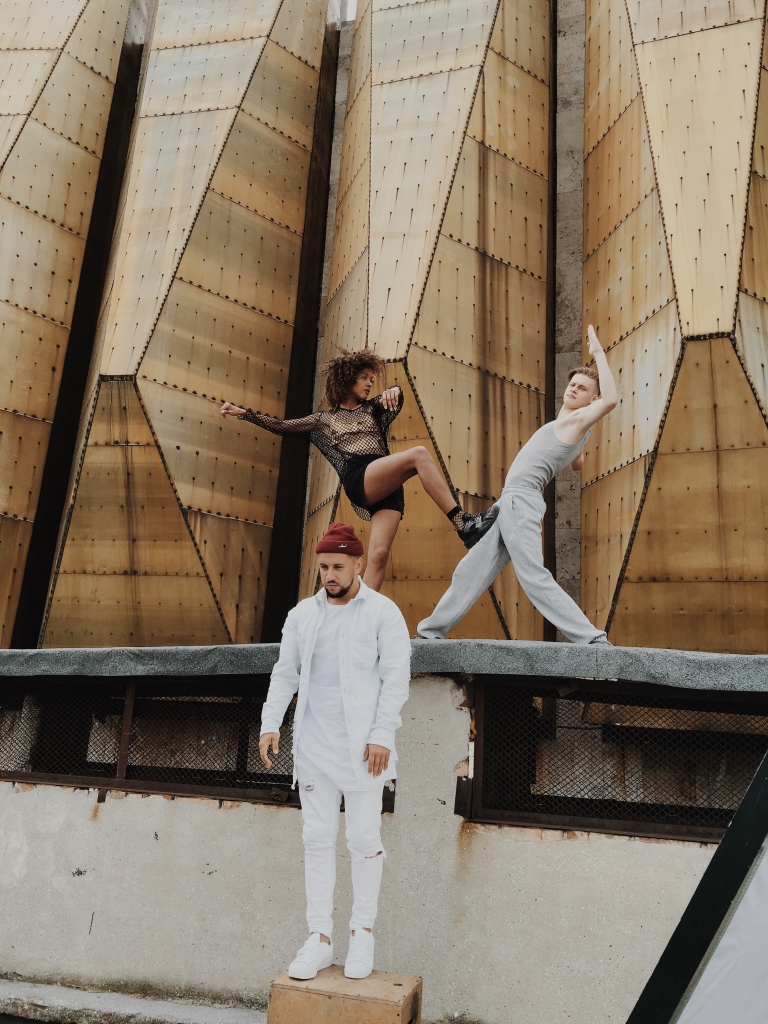 Monatik представил свой самый летний клип